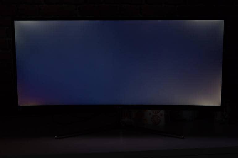 How To Fix Backlight Bleed On A Monitor or TV [Simple Guide]