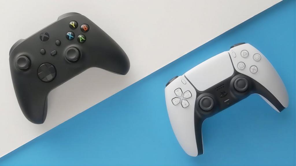 PS5 DualSense vs Xbox Series X Controller Hands-On Comparison - YouTube